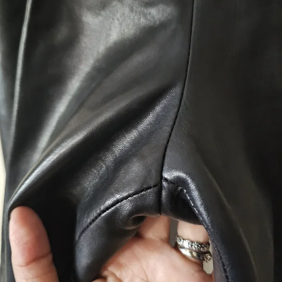 Danier Vintage Leather Pleated Cigarette Pants made in Canada Size 4 - Picture 8 of 10